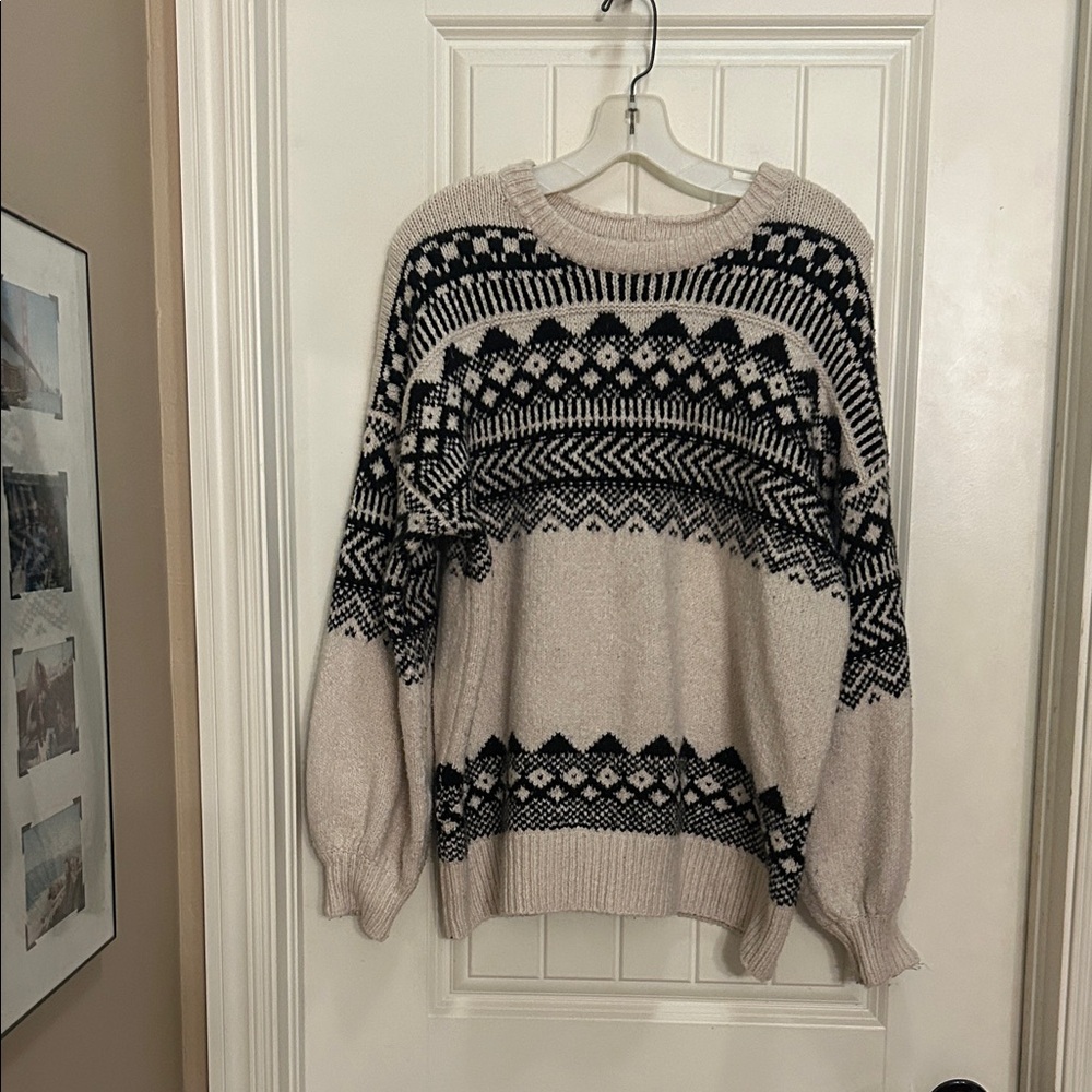 American Eagle Black and Cream Knit Sweater